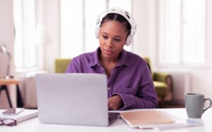 Criativa EaD - Ambientes Virtuais de Aprendizagem em empresas e universidades: como construir?