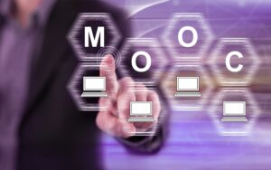 Criativa EaD - Como implementar um ecossistema de MOOCs integrado à estratégia educacional da empresa